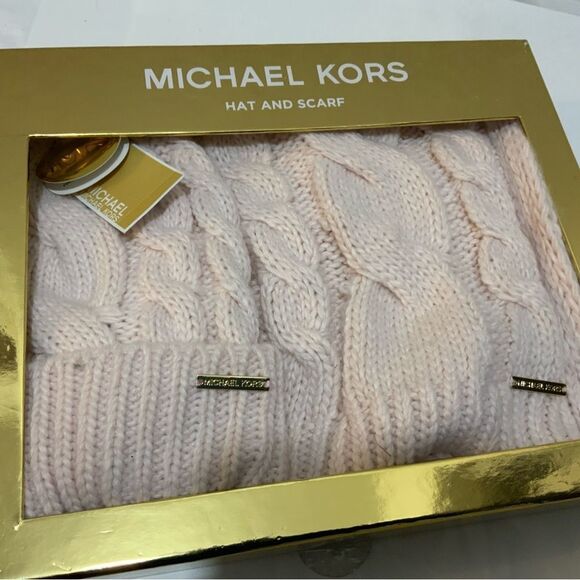 $98 Michael Kors 2-Piece Set Hat and Scarf Light Pink Cable Knit NIB - Picture 5 of 5
